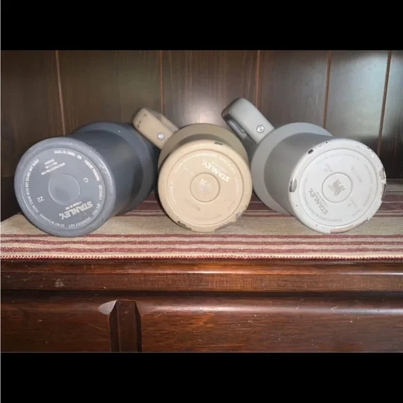 STANLEY LOT - 3 Classic color Stanley 40oz Tumblers - Picture 3 of 6